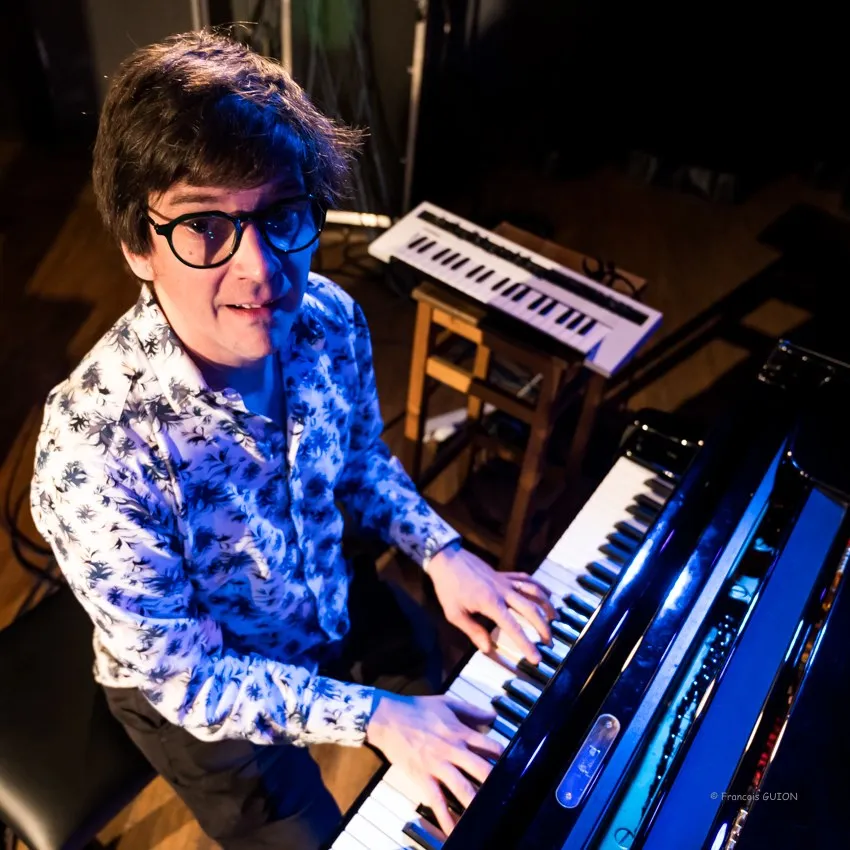 Dave O'Brien at the grand piano